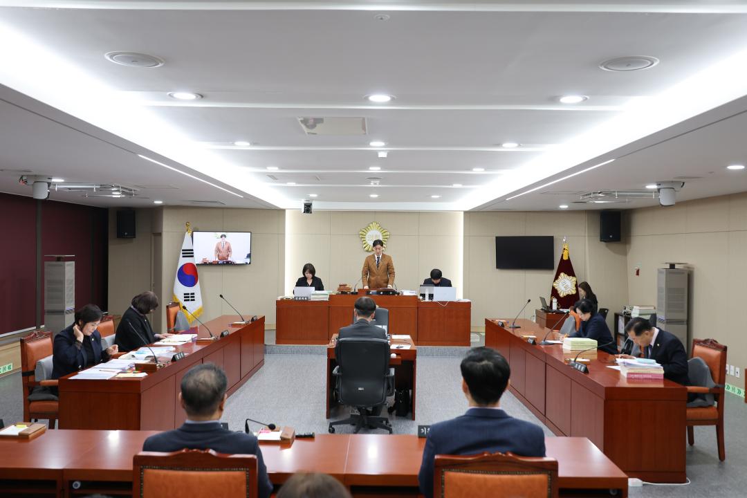 '용산구의회, 제302회 제2차 정례회 행정건설위원회 행정사무감사(안전건설교통국)' 게시글의 사진(1) '245A1472.JPG'