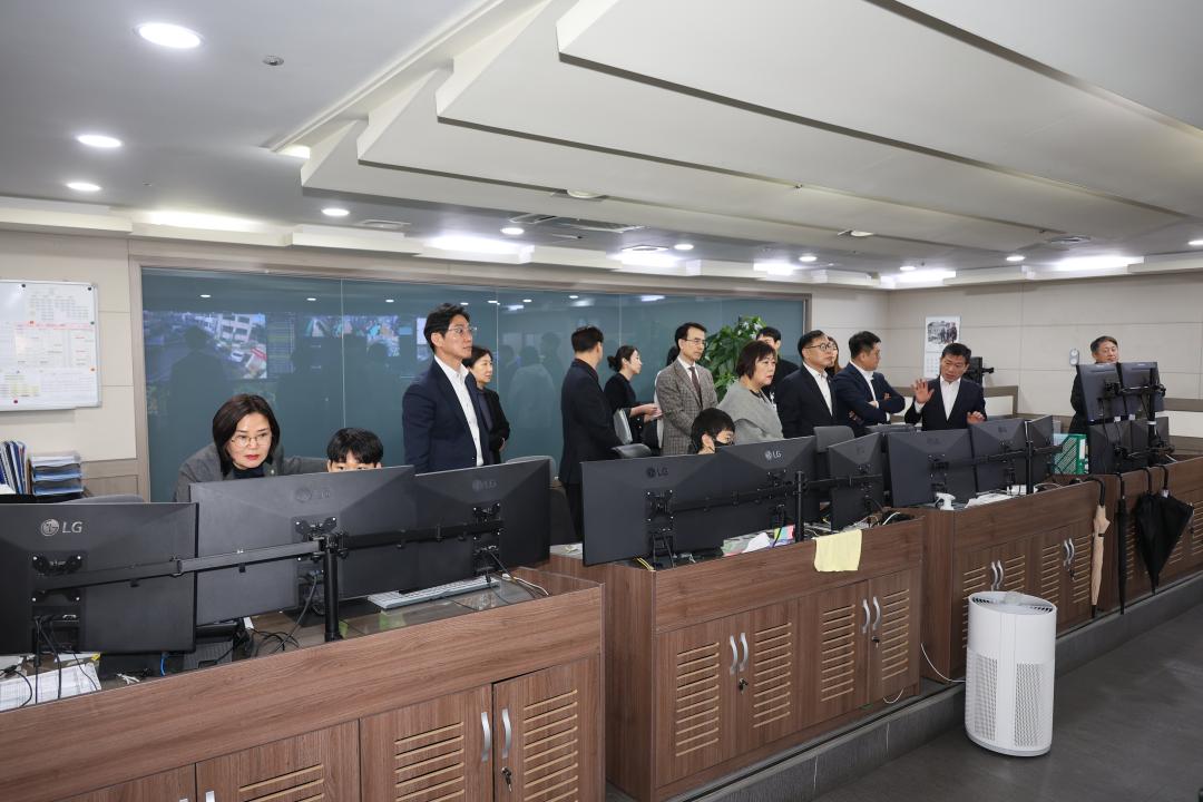 '용산구의회, 제294회 제2차 정례회 행정사무감사(안전건설교통국)' 게시글의 사진(2) '245A5536.JPG'