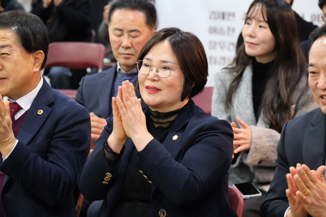 '용산구의회, 발달장애 청년예술가 그림 전시회 '한발 앞으로' 행사 참석' 게시글의 사진(6) '138A8189.JPG'