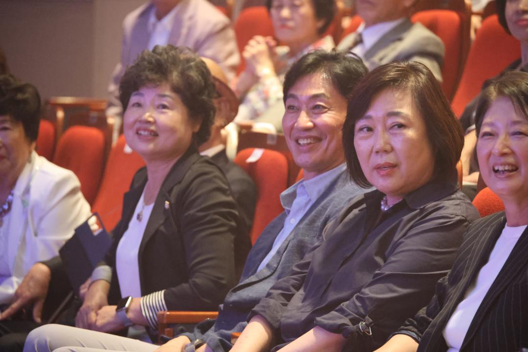 '용산구의회, 한국용산예총 창단 19주년기념 『한마음 트로트가요제』 참석' 게시글의 사진(1) '245A7201.JPG'