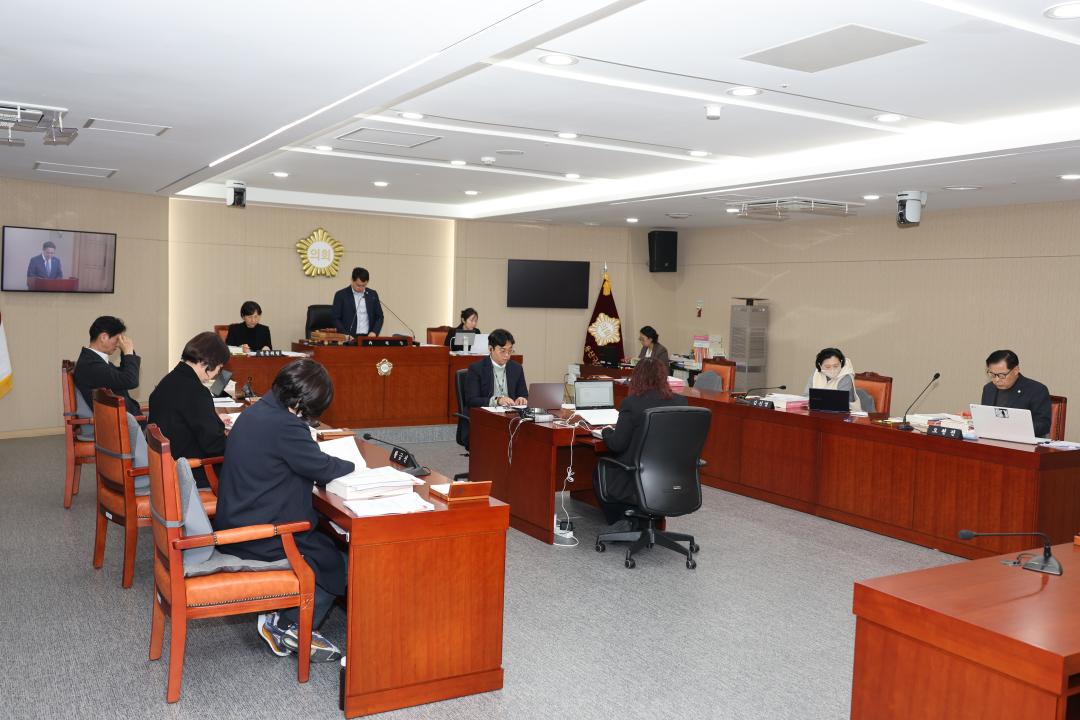 '용산구의회, 제294회 제2차 정례회 행정사무감사(감사담당관, 기획조정실)' 게시글의 사진(1) '245A4200.JPG'