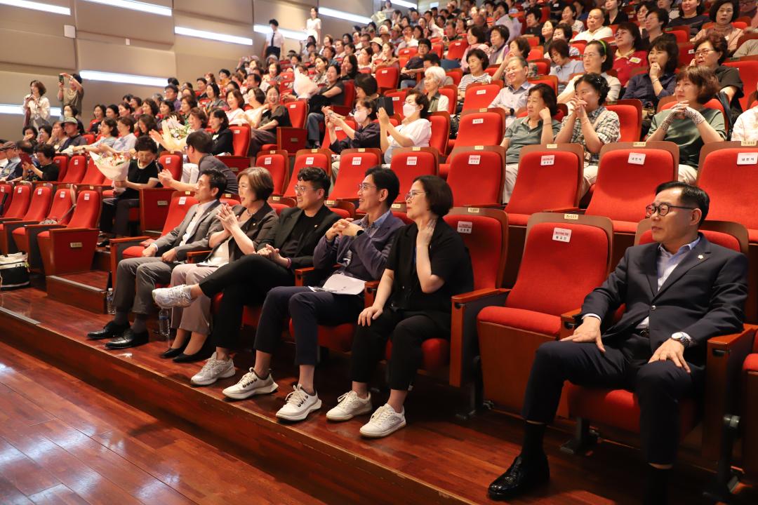 '2025 용산구 통장 역량강화교육[소극장 가람]' 게시글의 사진(5) '5. 측면 우.JPG'