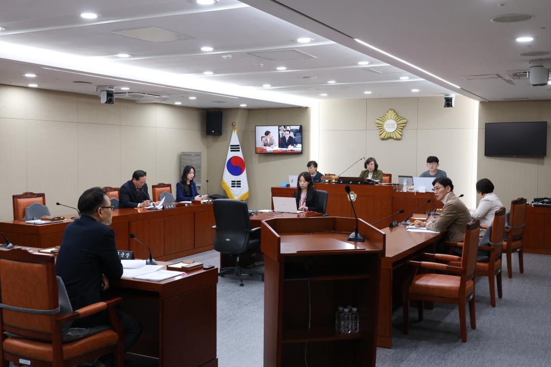 '용산구의회, 제302회 제2차 정례회 운영위원회 행정사무감사 (의회사무국)' 게시글의 사진(2) '245A2816.JPG'