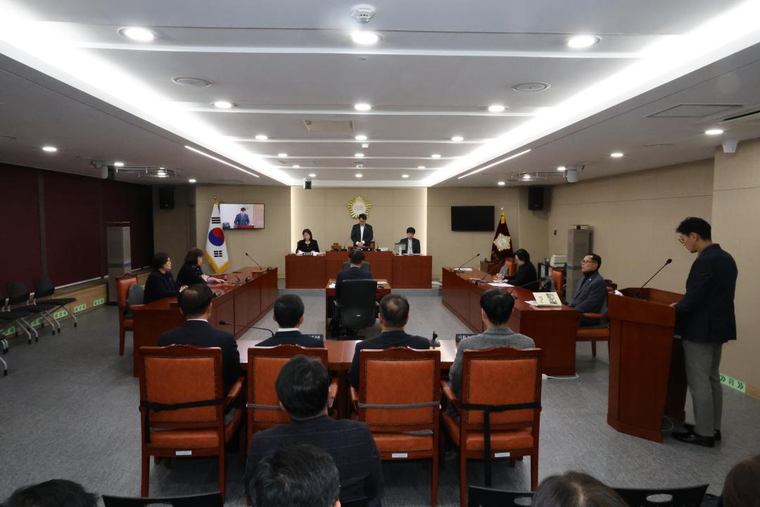 '용산구의회, 제302회 제2차 정례회 행정사무감사 행정건설위원회 강평 및 종료선언' 게시글의 사진(1) '245A1203.JPG'