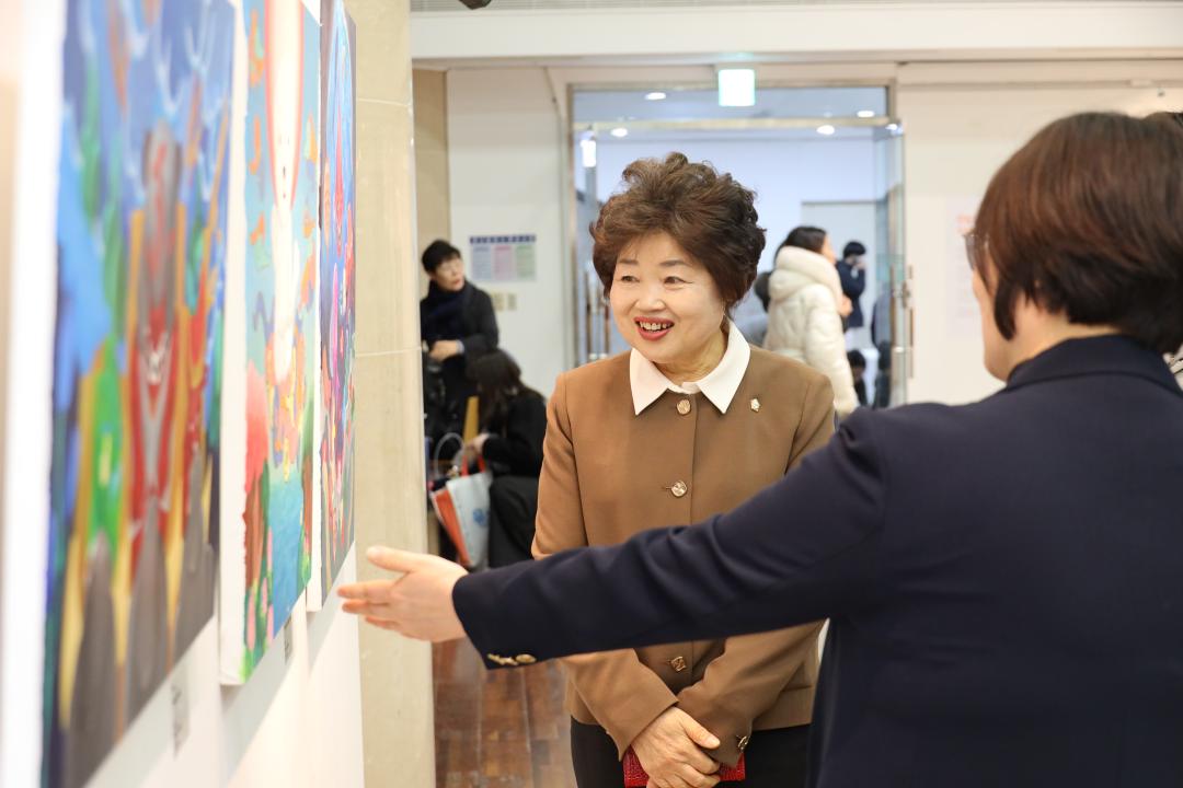 '용산구의회, 발달장애 청년예술가 그림 전시회 '한발 앞으로' 행사 참석' 게시글의 사진(10) '138A8405.JPG'