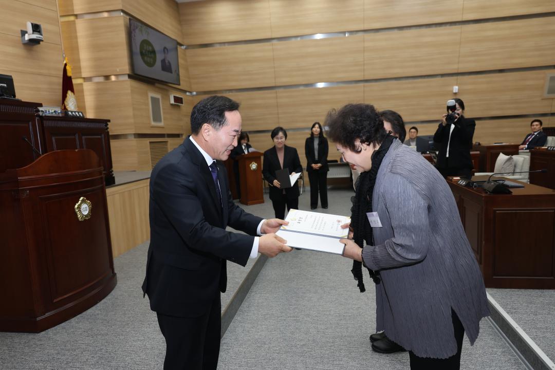 '용산구의회, 2024 모범 구민 의장 표창 수여식 참석' 게시글의 사진(10) '245A2136.JPG'