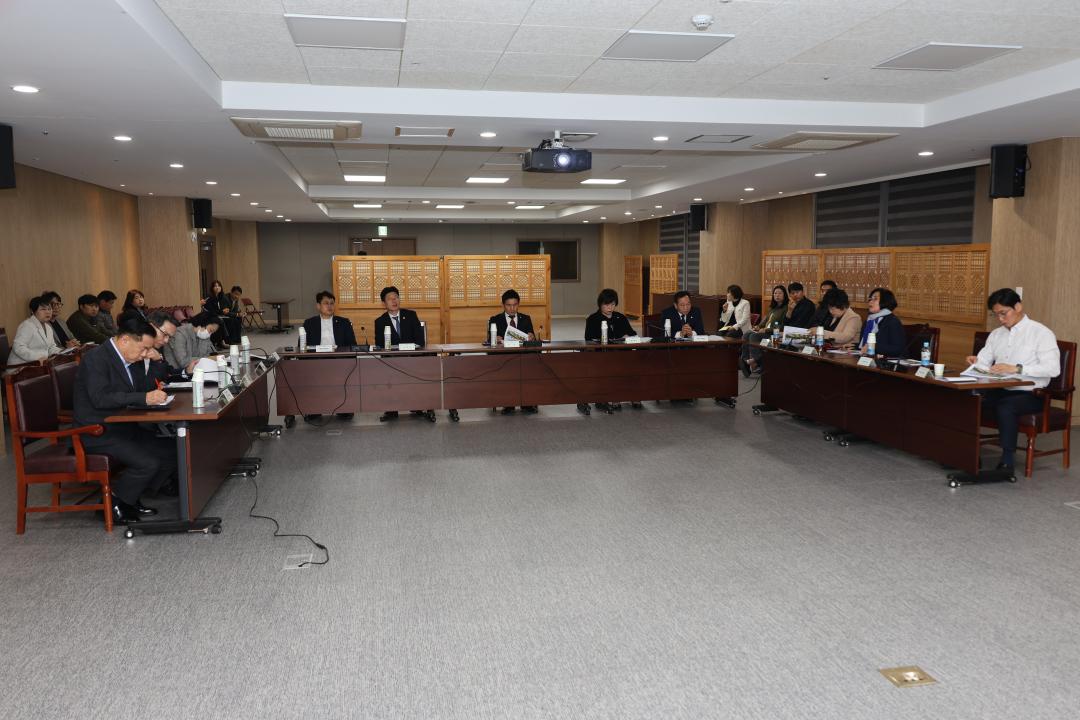 '용산구의회, 구청사 힐링정원 조성사업 설계기획안 설명회 개최 참석' 게시글의 사진(1) '245A4011.JPG'