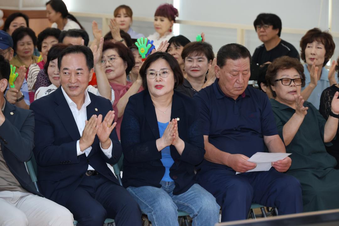 '용산구의회, 2025년 효창동 어르신 흥잔치 참석' 게시글의 사진(7) '245A2705.JPG'