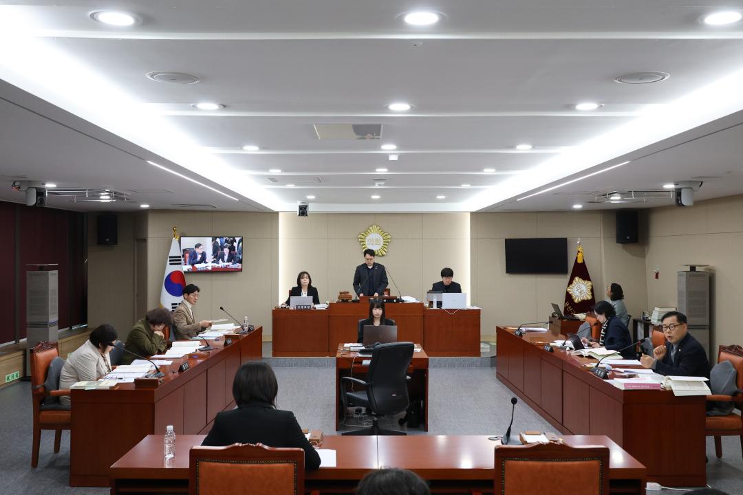 '용산구의회, 제302회 제2차 정례회 행정건설위원회 행정사무감사(감사담당관, 기획조정실)' 게시글의 사진(1) '245A3130corr.JPG'