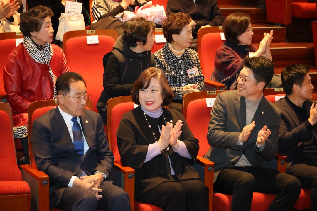 '용산구의회, 2025 용산구 자원봉사자의 날 기념식 참석' 게시글의 사진(6) '245A3718.JPG'