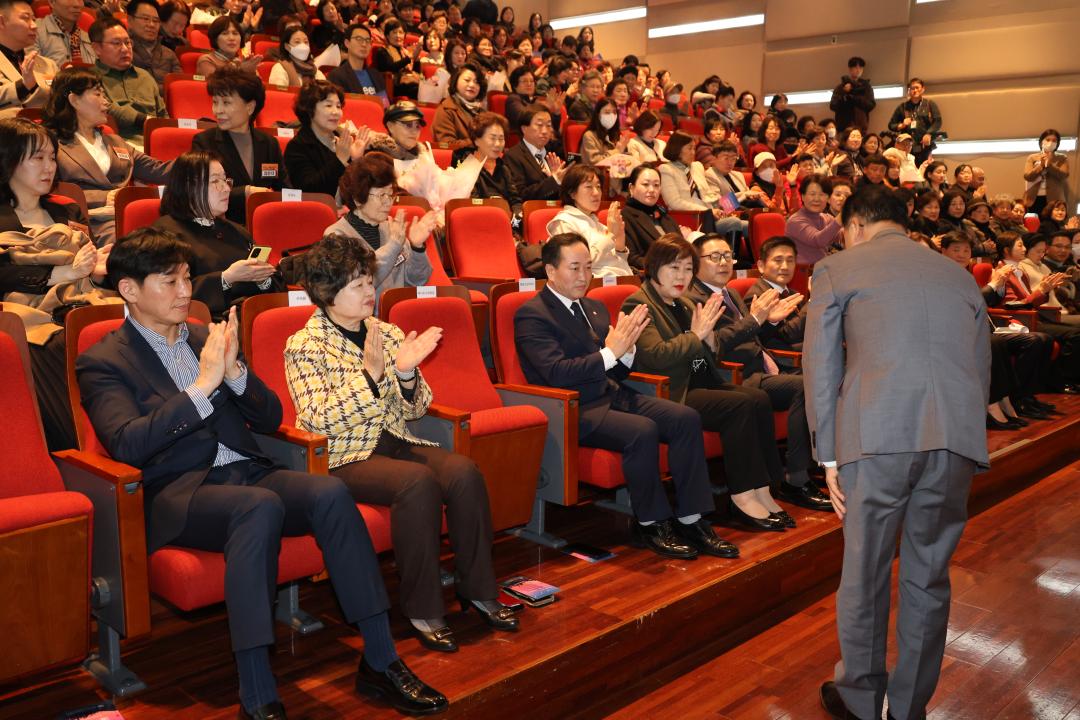 '용산구의회, 2024 용산구 자원봉사자의 날 기념식 참석' 게시글의 사진(9) '245A8153.JPG'