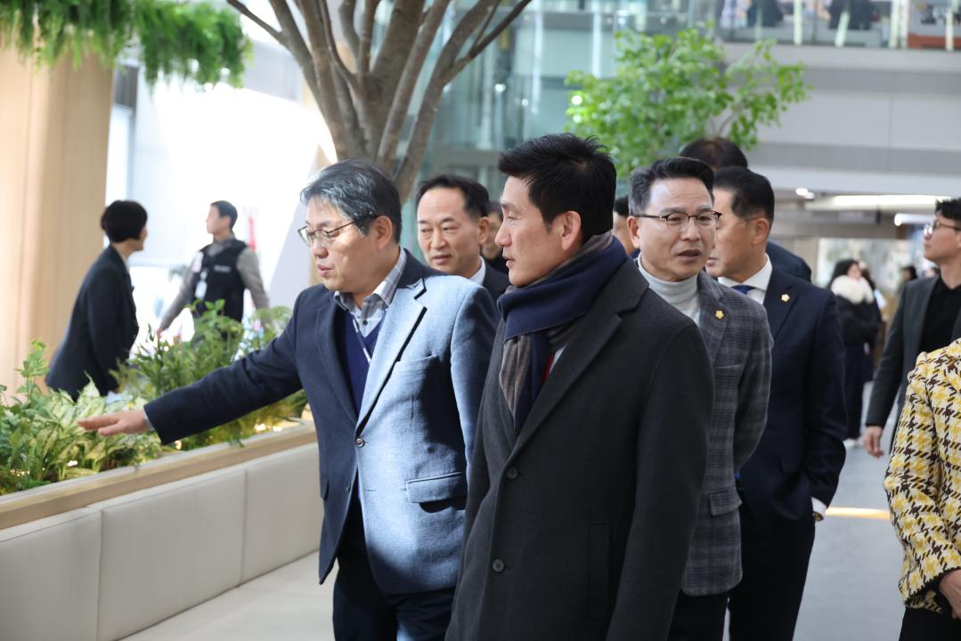 '용산구의회, 용산구청 청사 힐링정원 라운딩' 게시글의 사진(4) '0G0A1205.JPG'