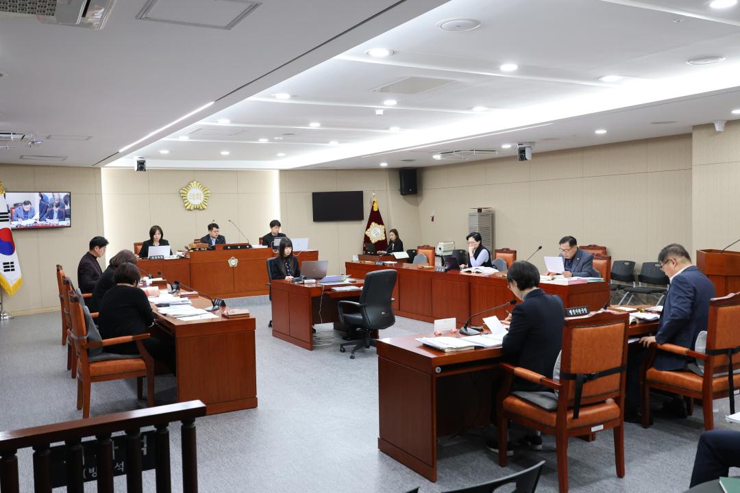 '용산구의회, 제302회 제2차 정례회 행정건설위원회 행정사무감사(행정지원국)' 게시글의 사진(2) '245A2677.JPG'