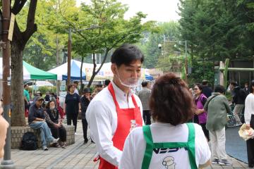 용산구의회, 한강로동 어르신들을 위한 사랑의 밥차 행사 참석