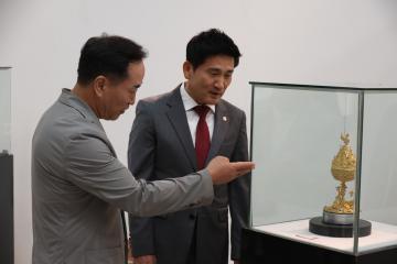 용산구의회, 장인 황갑주 한민족 5천년 귀금속 보석 전승공예 입문 70주년 회고전 참석