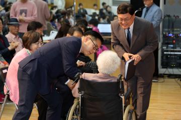 갈월종합사회복지관 희망과 행복의 경로잔치
